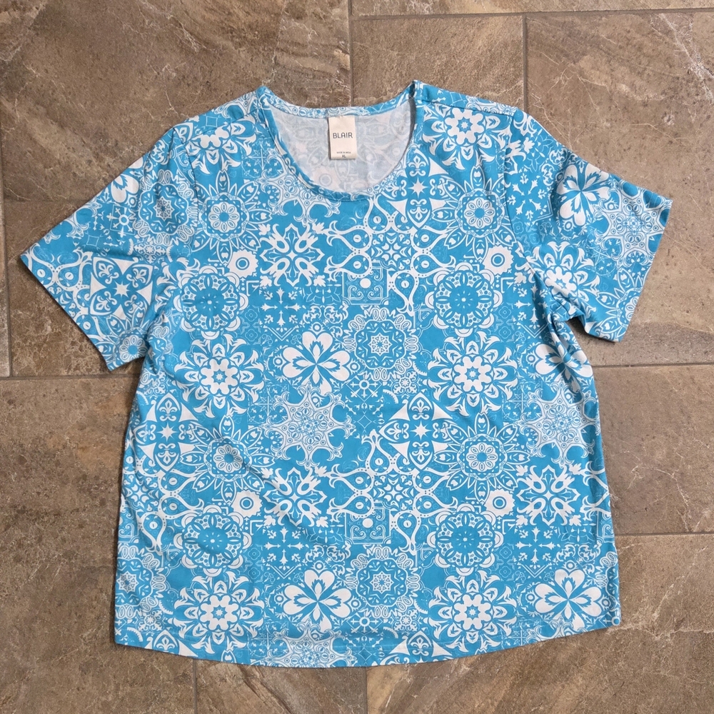 Blair Blue Floral Short Sleeve Tee Women XL Vibrant Summer Pretty Beach Fresh